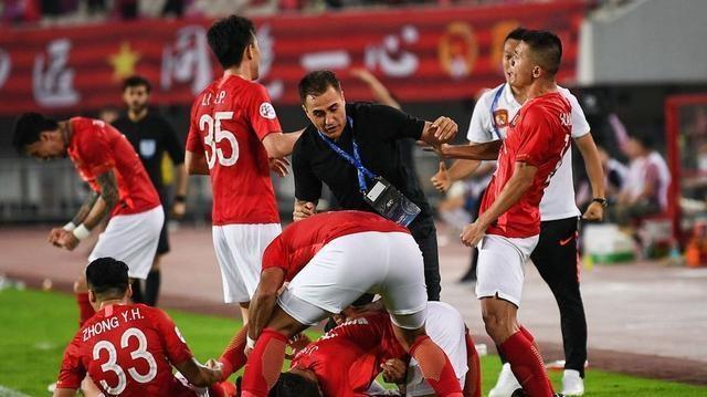 广岛三箭战胜对手，晋级下一轮比赛